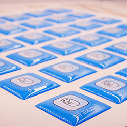 In logo tem nhựa phủ keo epoxy giá rẻ - Mẫu 03