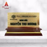Biển chức danh cao cấp mạ vàng đế gỗ tam cấp - Mẫu 3