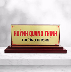 Biển chức danh đồng ăn mòn đế gỗ nhị cấp - Mẫu 11
