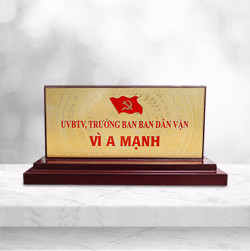 Biển chức danh đồng ăn mòn đế gỗ nhị cấp - Mẫu 10