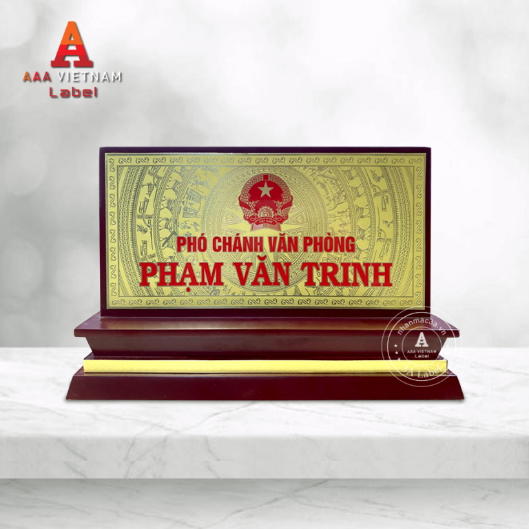 Biển chức danh đồng ăn mòn đế gỗ tam cấp - Mẫu 7