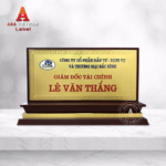 Biển chức danh đồng ăn mòn đế gỗ tam cấp - Mẫu 6