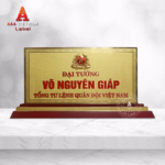 Biển chức danh cao cấp mạ vàng đế gỗ tam cấp - Mẫu 1