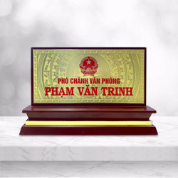 Biển chức danh đồng ăn mòn đế gỗ tam cấp - Mẫu 7