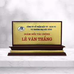 Biển chức danh đồng ăn mòn đế gỗ tam cấp - Mẫu 8