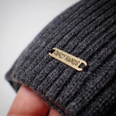 Tem nhãn mác quần áo